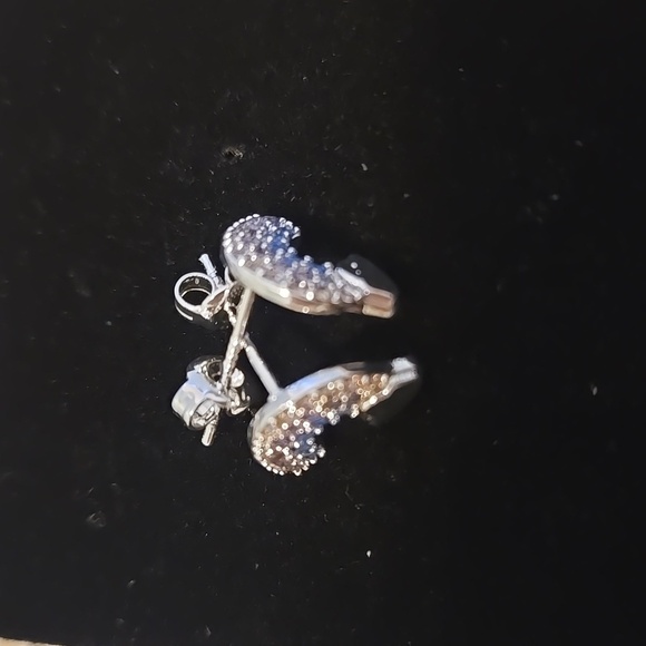 Elegant Silver and Blue Stud Earrings .925 Silver - Picture 3 of 3
